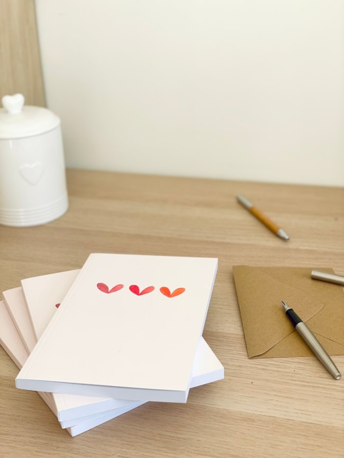Carnet rosé aux 3 cœurs – Image 4
